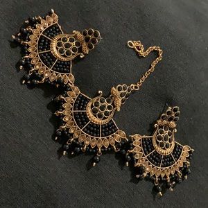 Beautiful black and gold earring and tikka set!